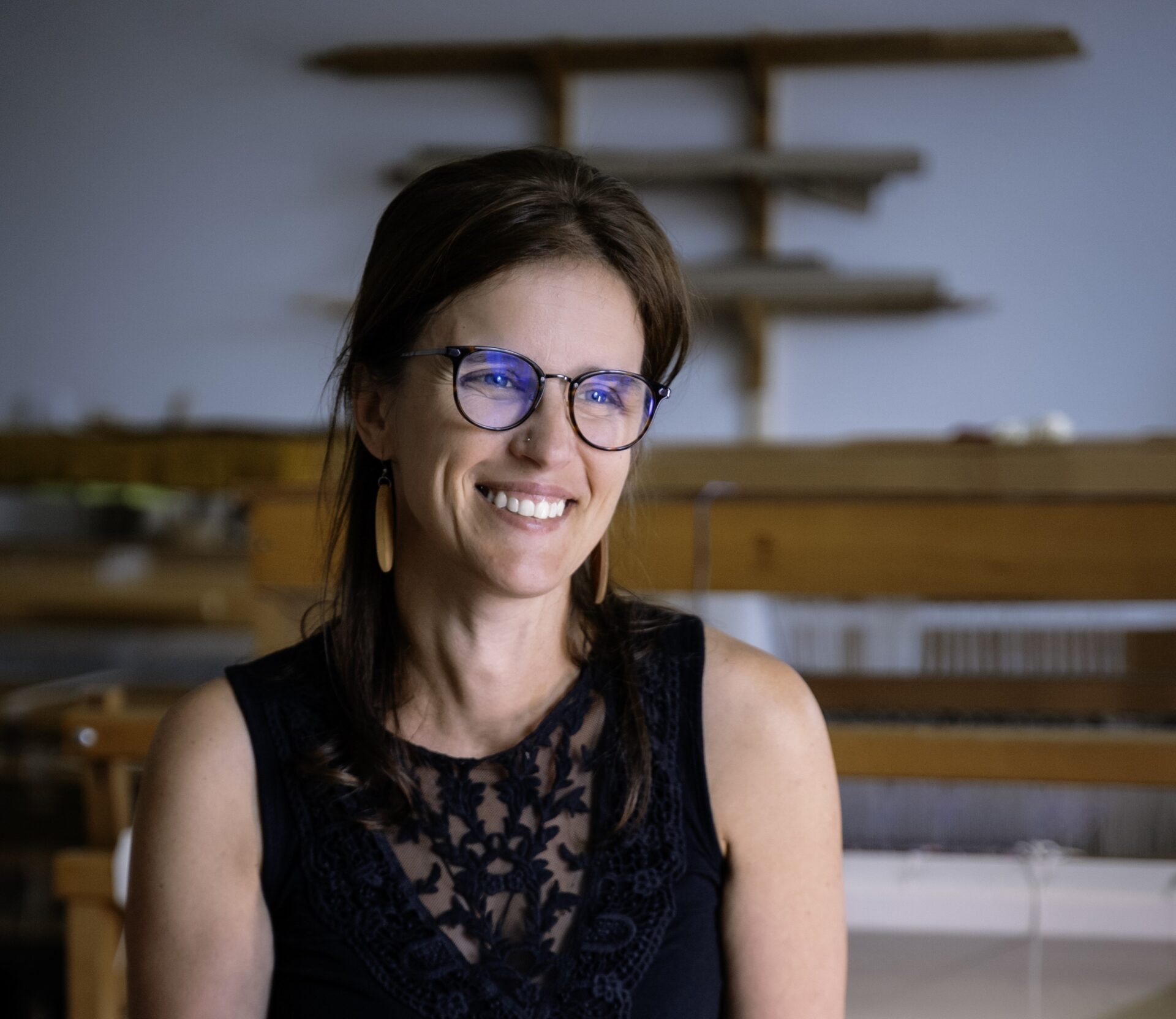 Veronika Gadulová –  Tkaní je pro mě meditace pohybem. Každý kousek nese radost a odvahu zpomalit